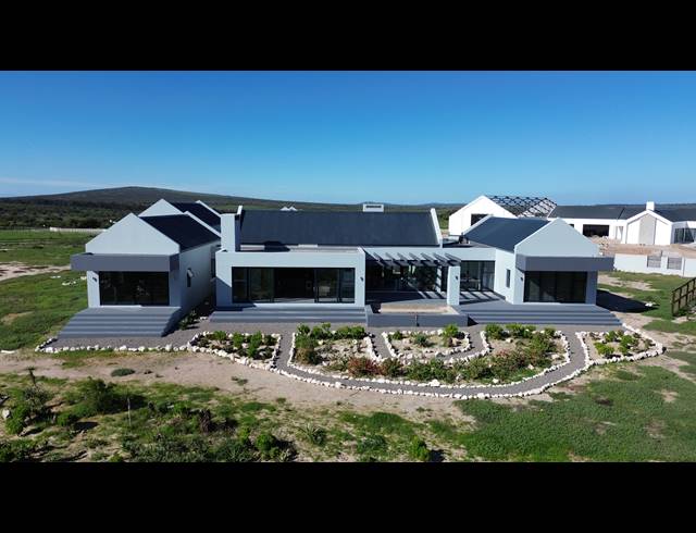 2HA SMALLHOLDING FOR SALE IN OLIFANTSKOP